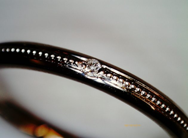 ミル打ち　硬い　鍛造　細い　マリッジリング　婚約指輪