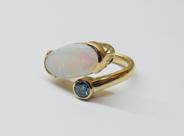 オパール　スタイリッシュ　個性的　リング　シンプル