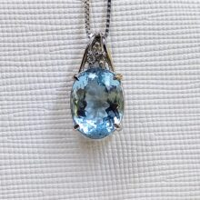 大粒　アクアマリン　ネックレス　4カラット　３カラット　三月の誕生　福岡