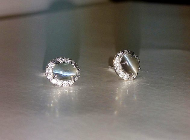 アレキサンドライトキャッツアイ　取り巻き　ピアス　プラチナ　アレキキャッツ　アレキサンドライト　アレキ　福岡　福岡市