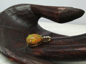 ペアシェイプ　オパール　ペンダント　オレンジ　ネックレス　ゴールド　福岡　４カラット